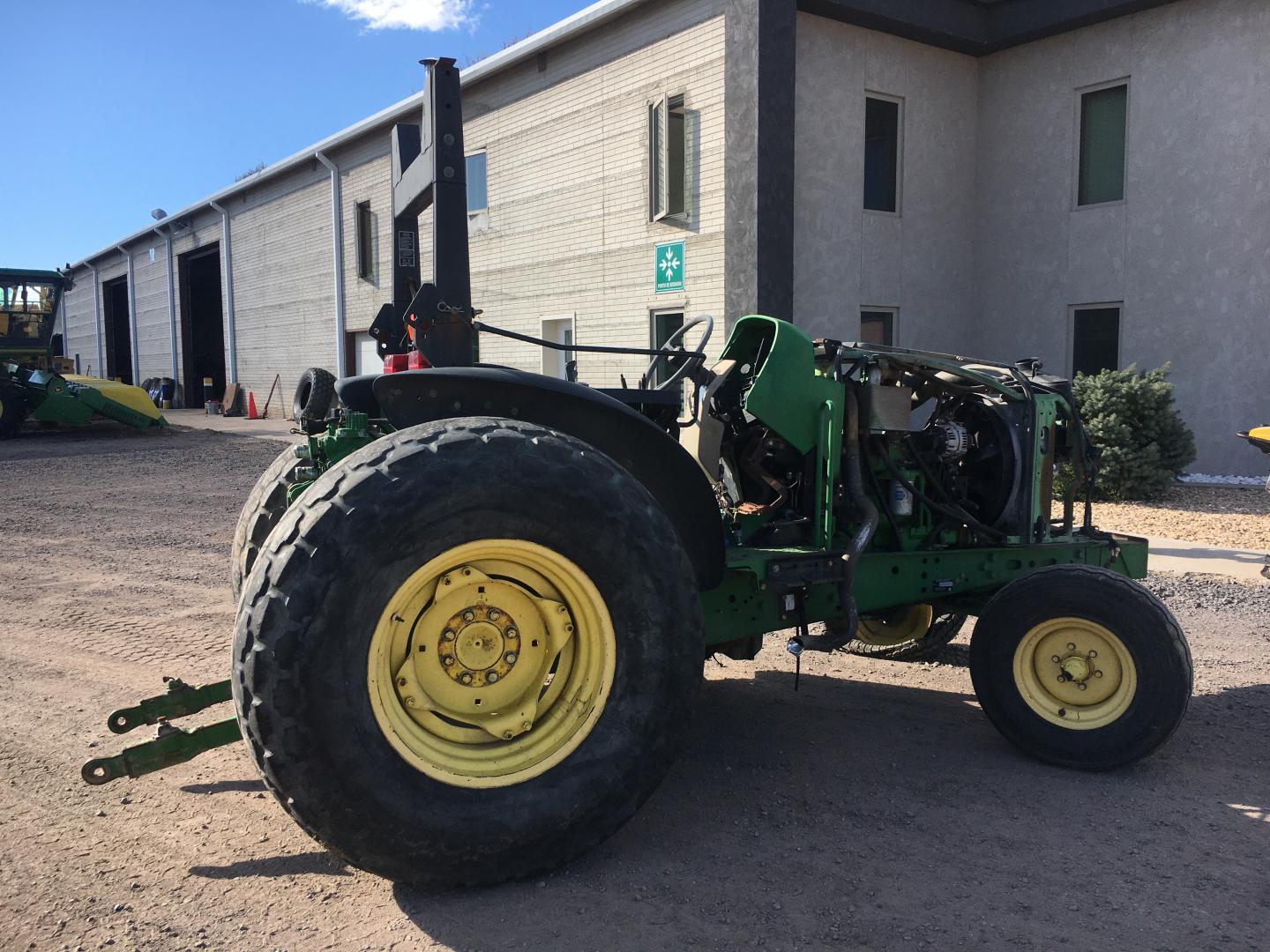 ./imagenes/INVOICE/2019/15372/TRACTOR JOHN DEERE_6520D (30) - copia.JPG